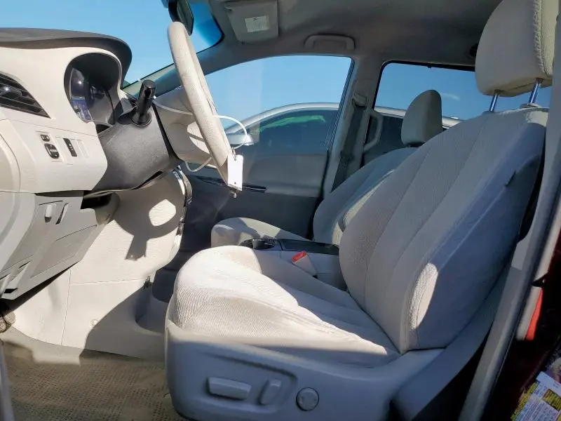 2011 TOYOTA SIENNA LE  