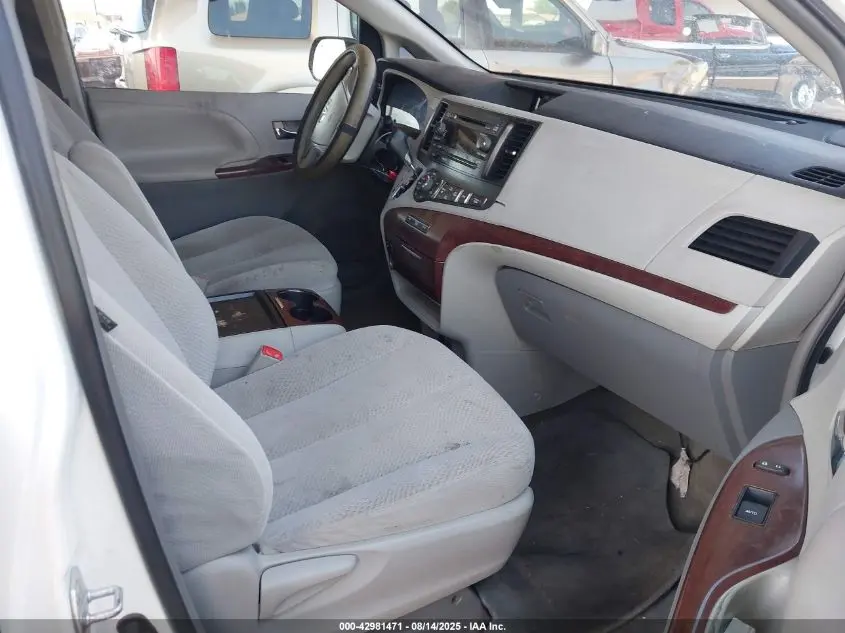 2011 TOYOTA SIENNA XLE V6