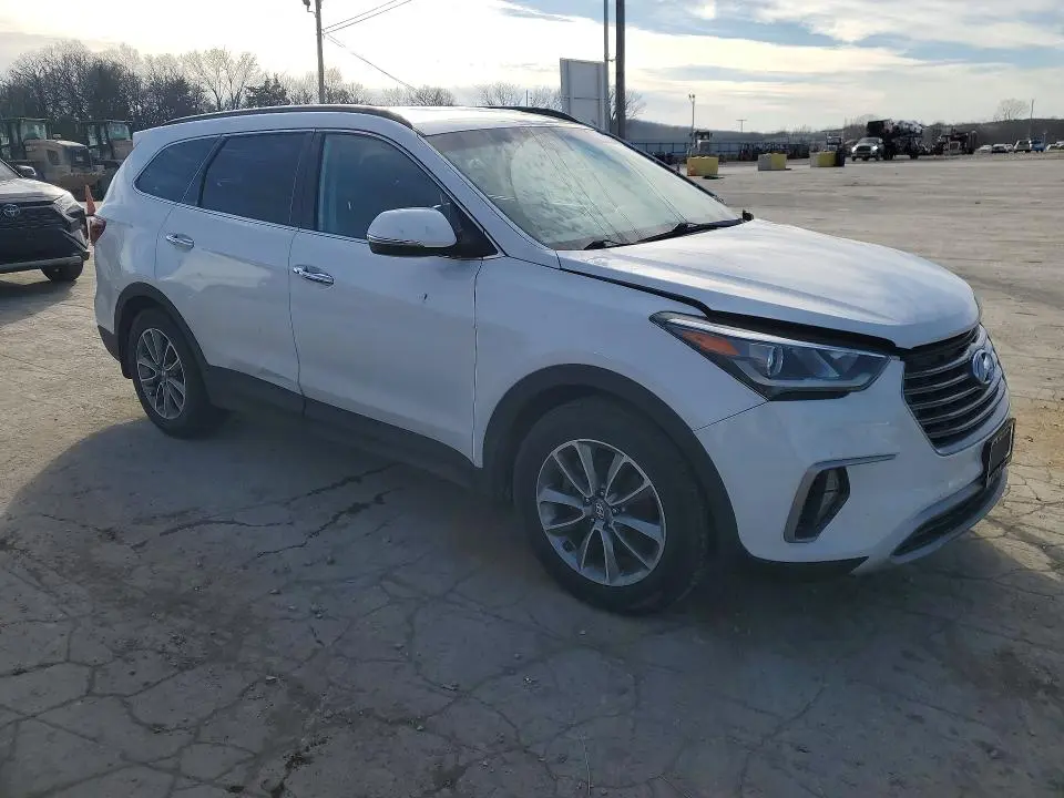 2018 HYUNDAI SANTA FE SE  