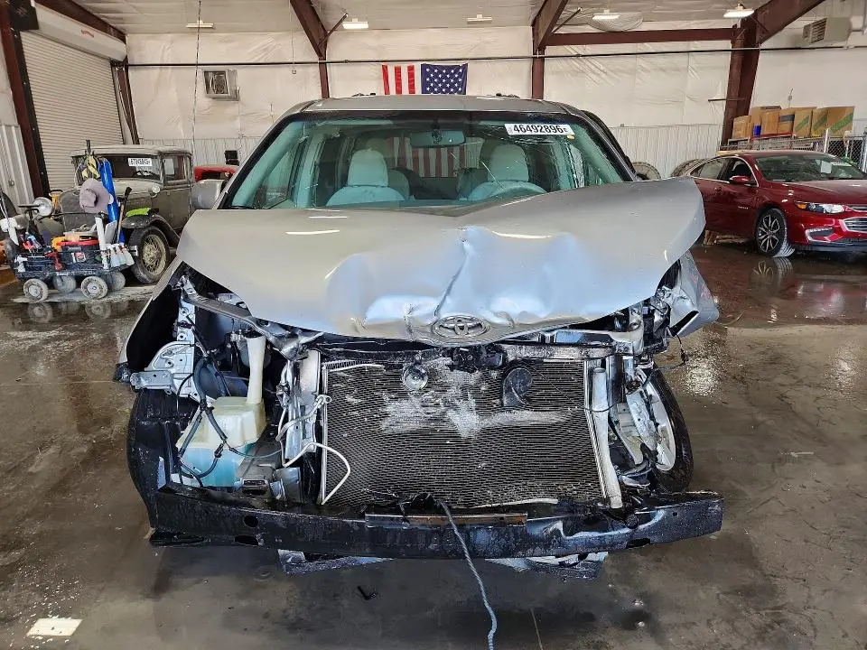 2014 TOYOTA SIENNA LE 8-PASSENGER  