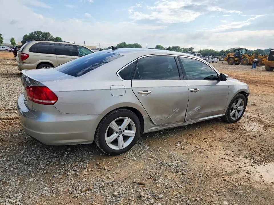 2013 VOLKSWAGEN PASSAT SE  