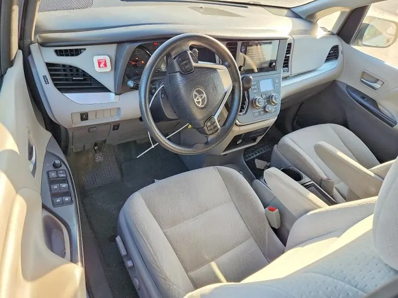 2015 TOYOTA SIENNA LE  