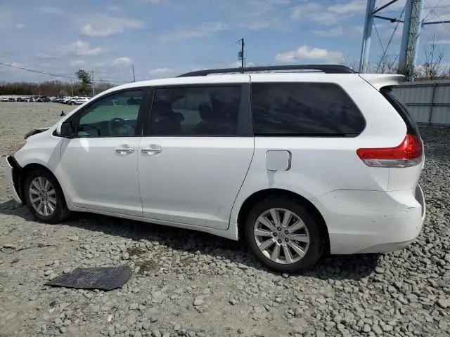 2011 TOYOTA SIENNA XLE