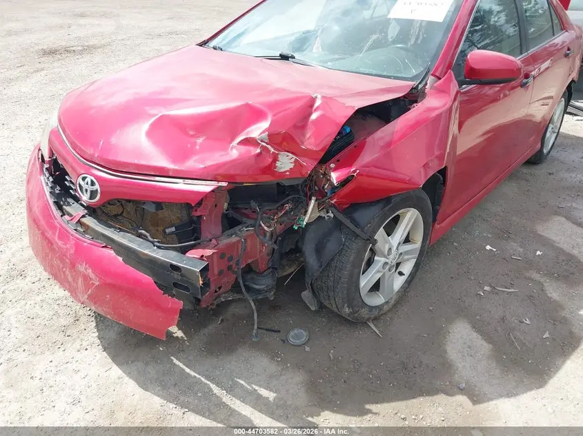 2012 TOYOTA CAMRY SE