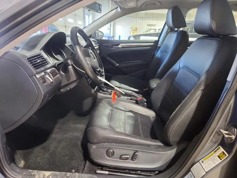 2016 VOLKSWAGEN PASSAT SE  