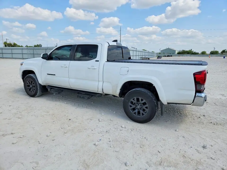 2022 TOYOTA TACOMA SR5 V6  