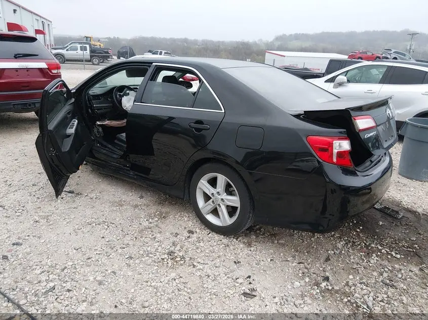 2012 TOYOTA CAMRY SE