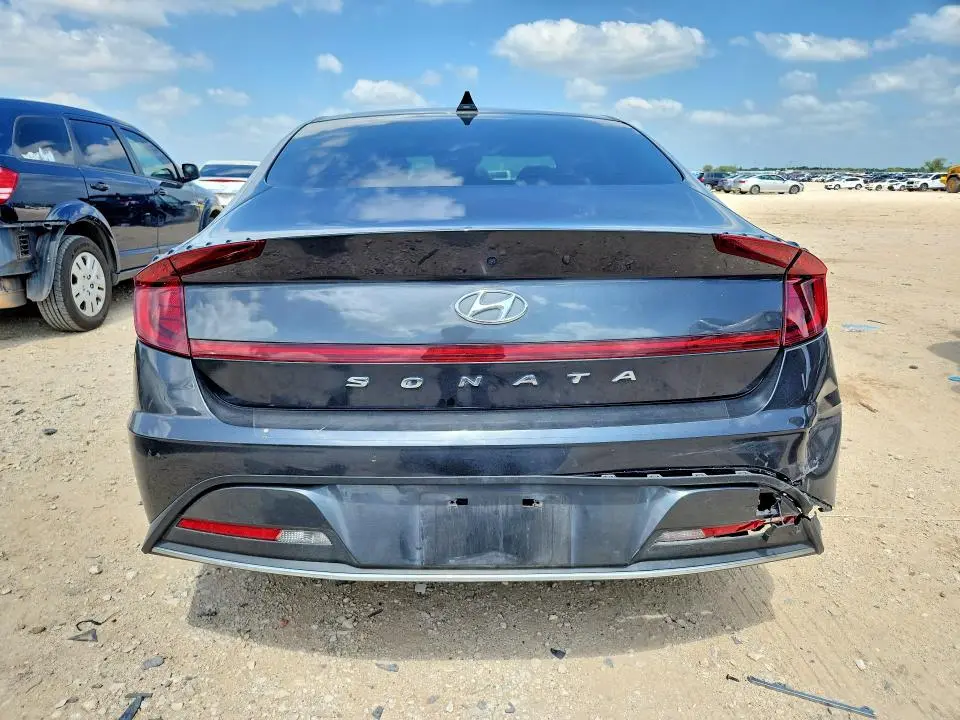 2022 HYUNDAI SONATA SE  