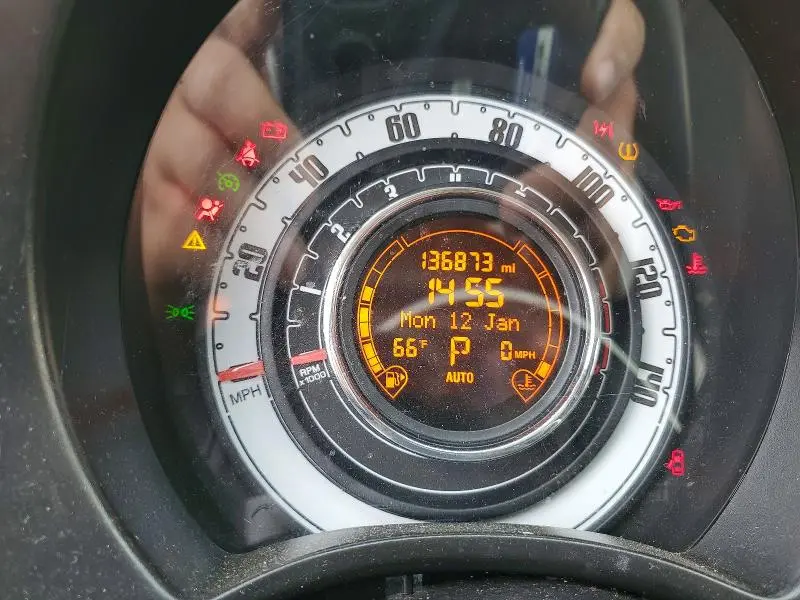 2012 FIAT 500 LOUNGE  