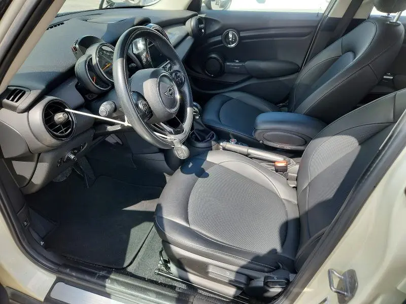 2019 MINI COOPER   