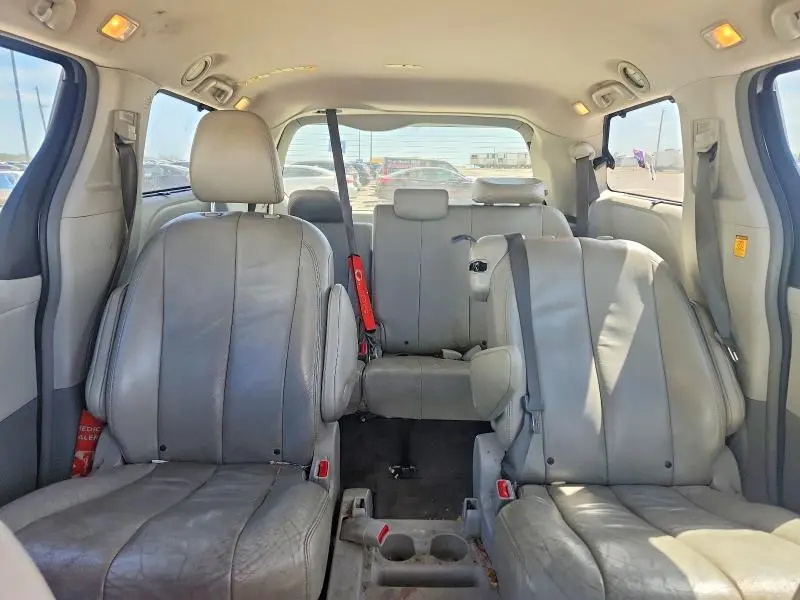 2013 TOYOTA SIENNA XLE 8-PASSENGER  