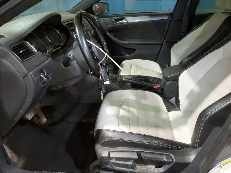 2016 VOLKSWAGEN JETTA SPORT  