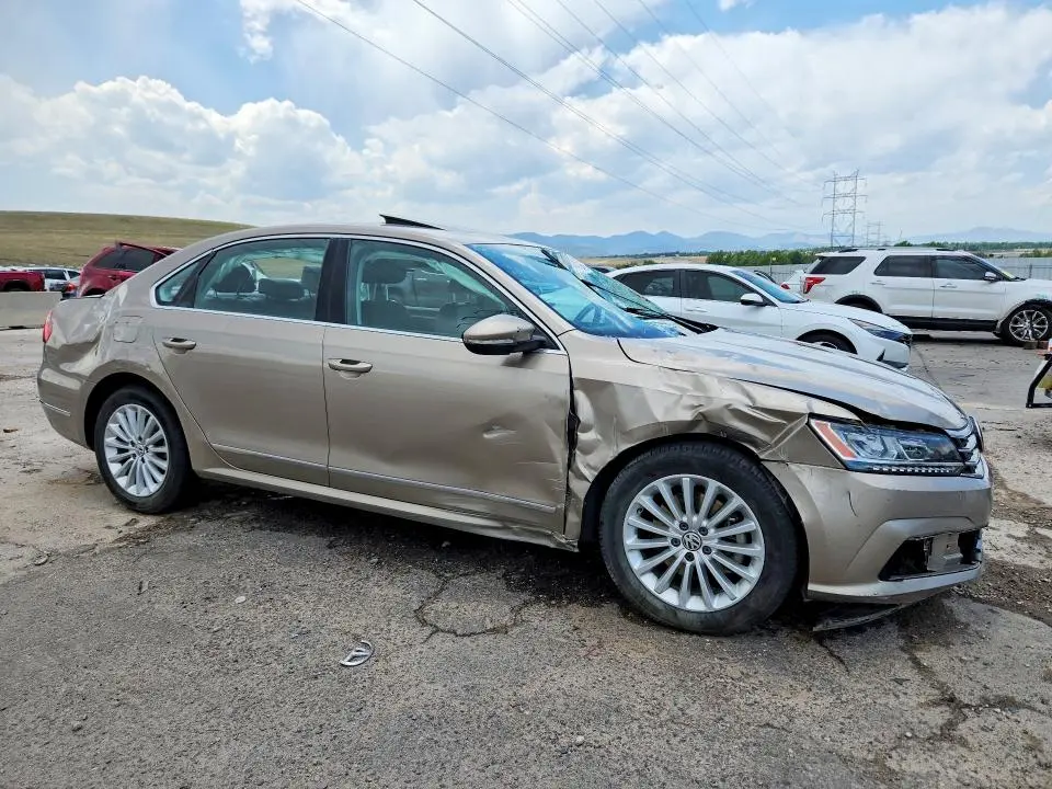 2016 VOLKSWAGEN PASSAT SE  