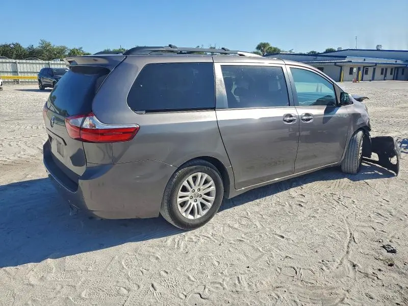 2015 TOYOTA SIENNA XLE  
