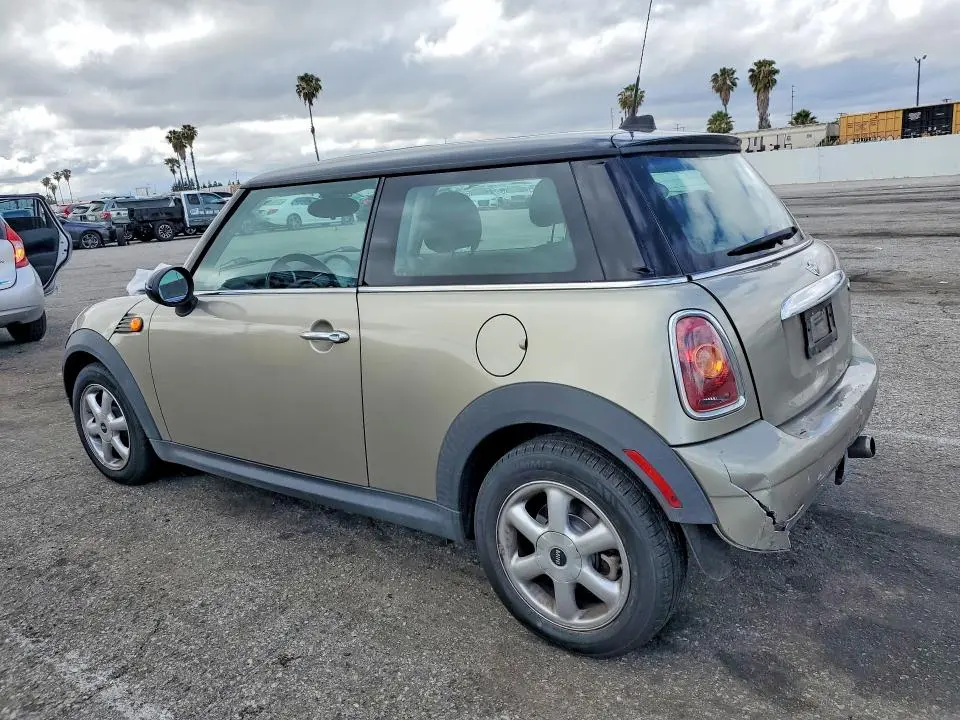 2010 MINI COOPER   
