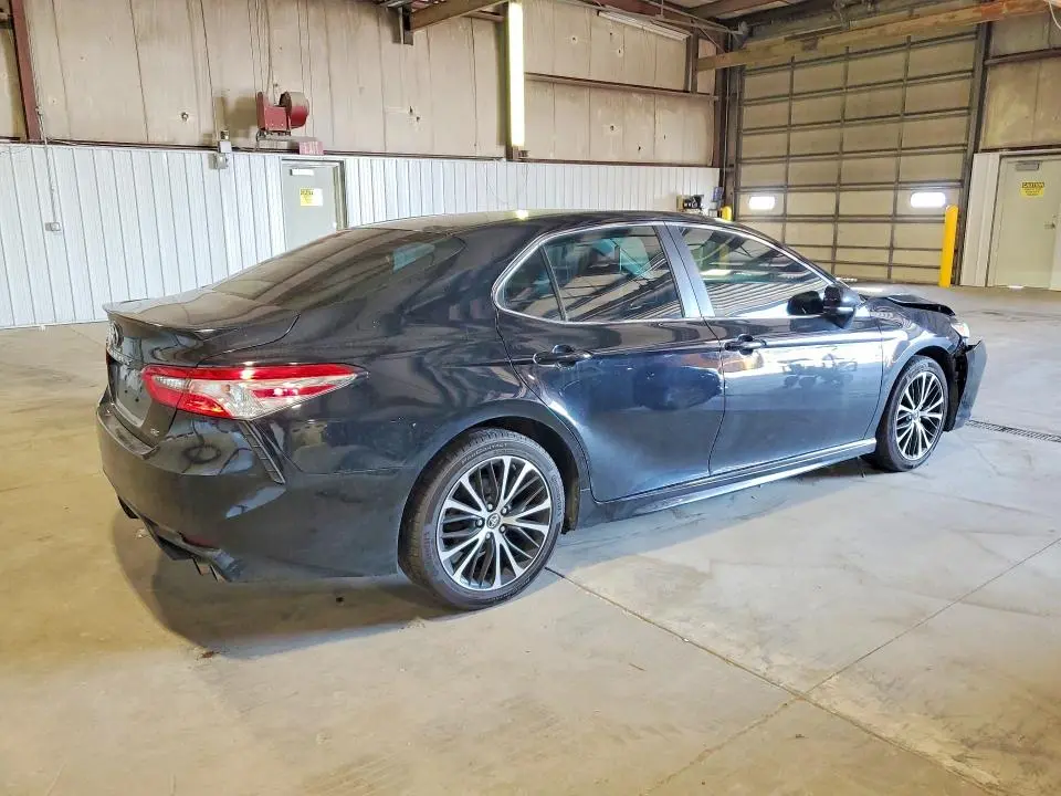 2018 TOYOTA CAMRY SE  