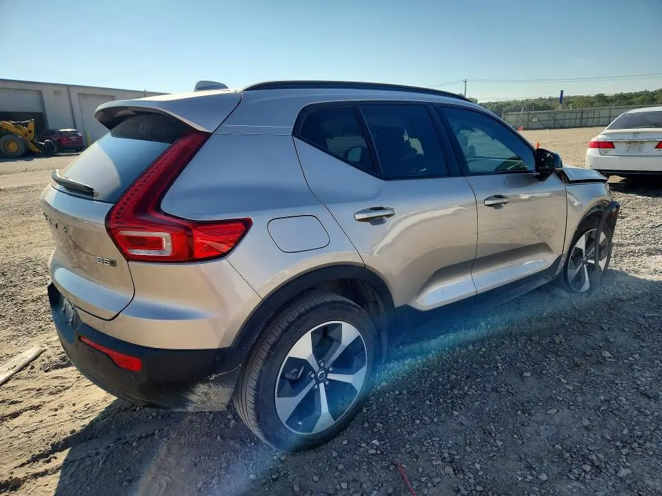 2024 VOLVO XC40 PLUS  