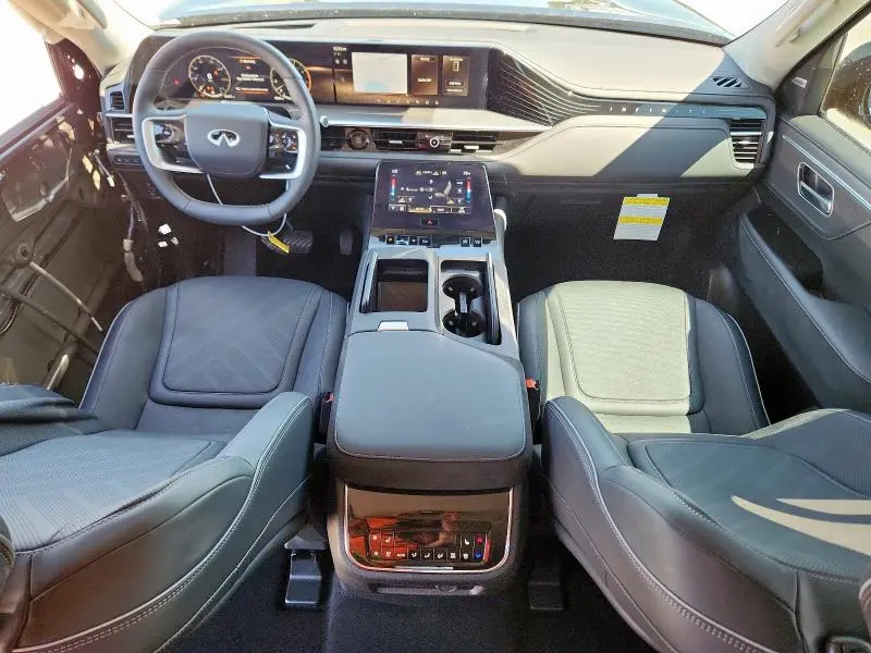 2025 INFINITI QX80 LUXE  