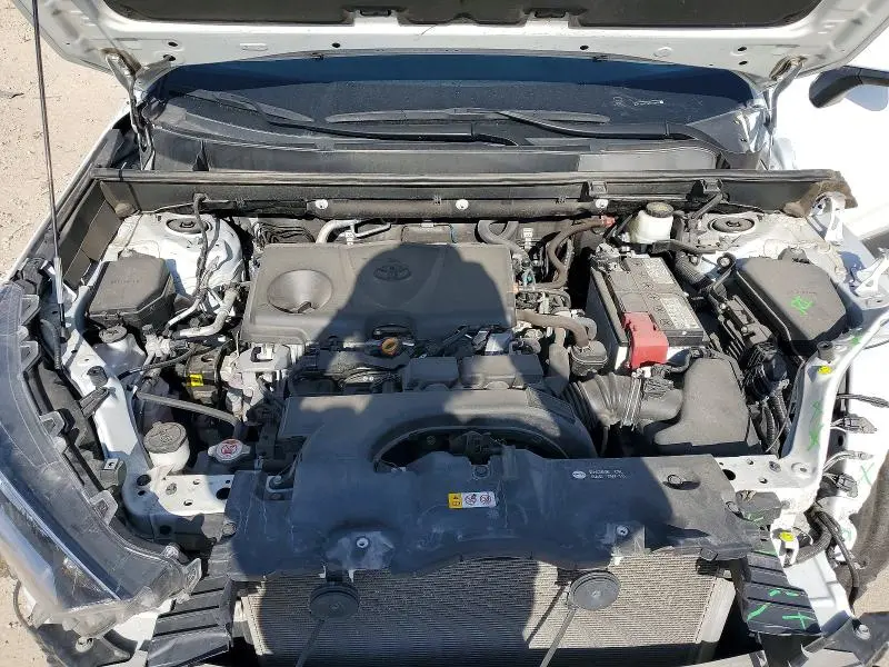 2021 TOYOTA RAV4 XLE  