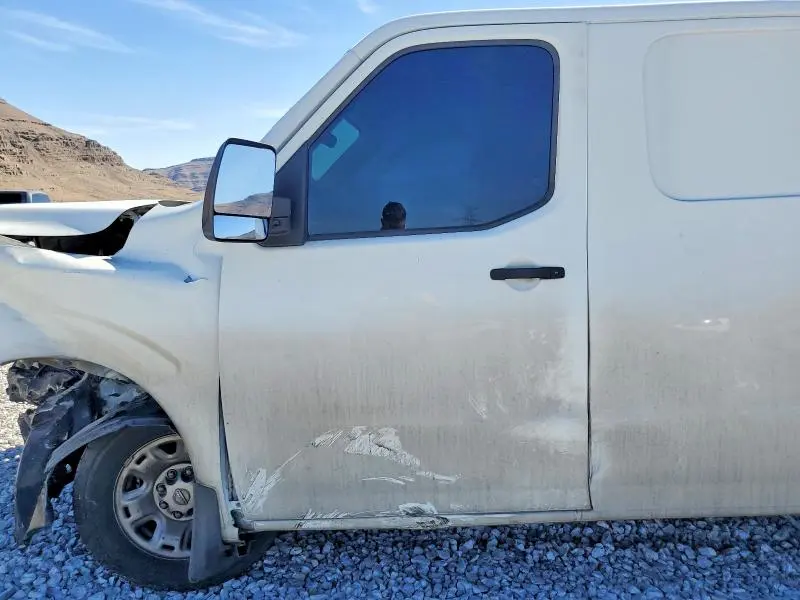 2016 NISSAN NV 2500 HD SV  