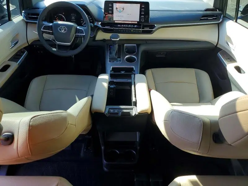 2024 TOYOTA SIENNA XLE 8-PASSENGER  