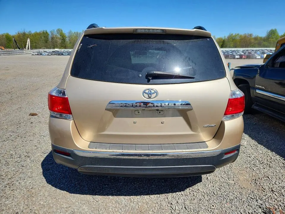 2012 TOYOTA HIGHLANDER SE  
