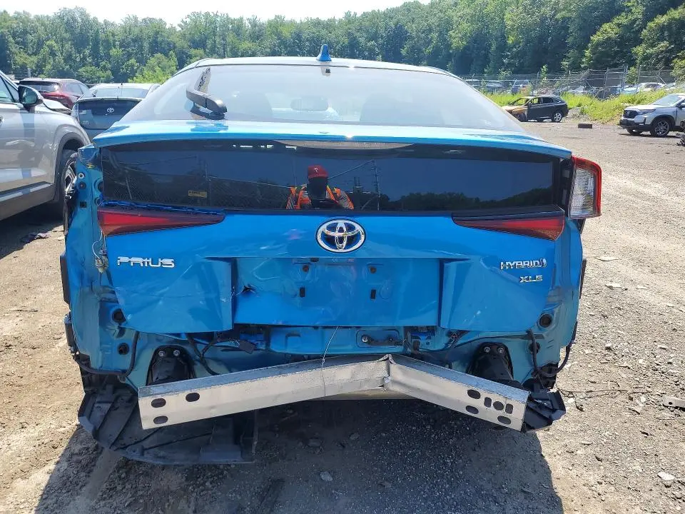 2021 TOYOTA PRIUS XLE  