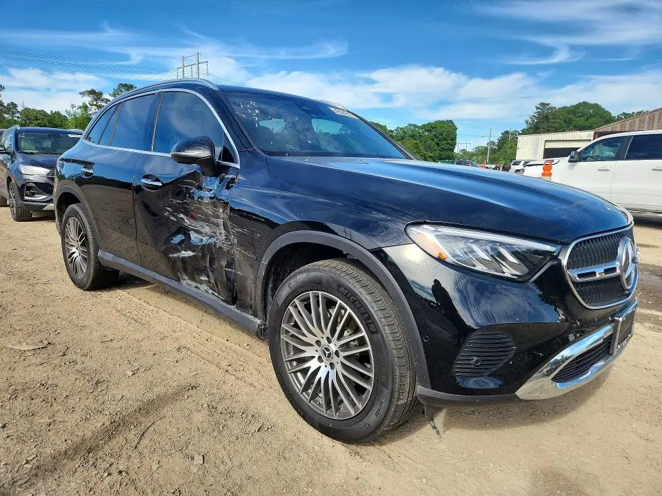 2026 MERCEDES-BENZ GLC 300  