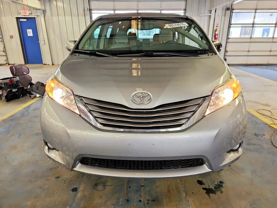 2015 TOYOTA SIENNA XLE 8-PASSENGER  