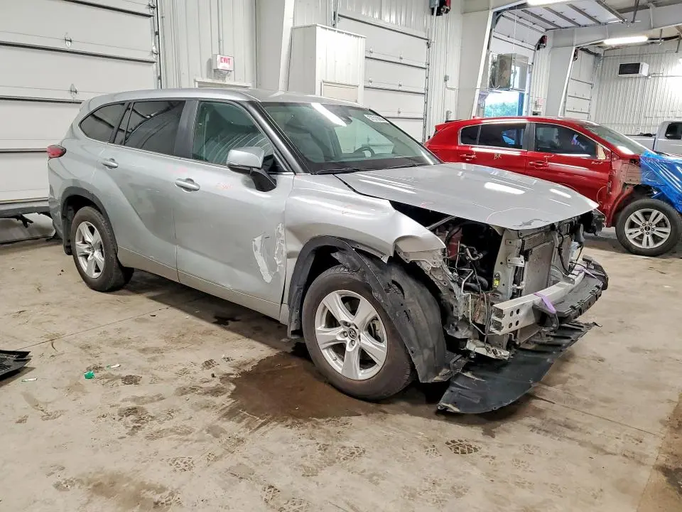 2024 TOYOTA HIGHLANDER LE  
