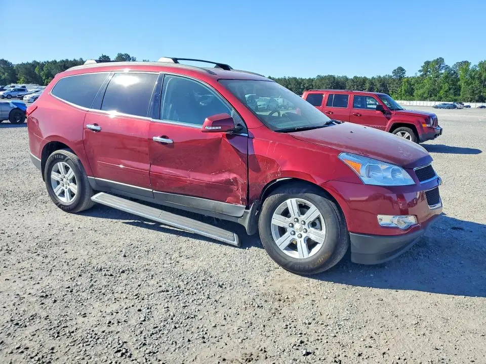 2011 CHEVROLET TRAVERSE LT  
