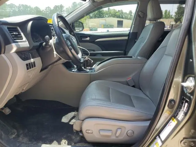 2019 TOYOTA HIGHLANDER SE  