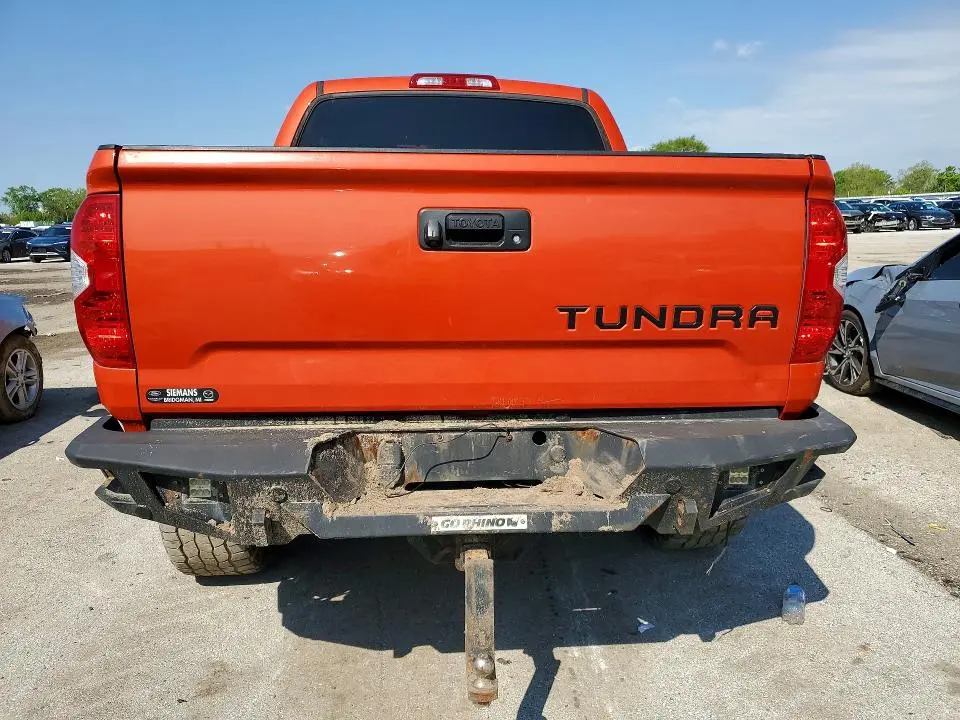 2018 TOYOTA TUNDRA CREWMAX SR5  