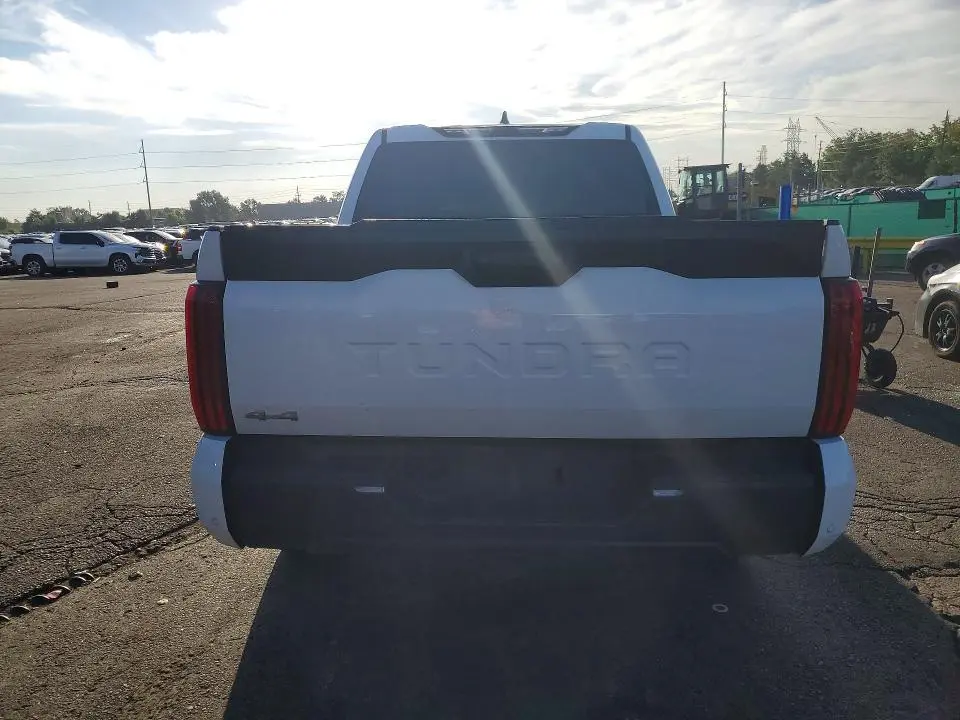 2025 TOYOTA TUNDRA SR5  