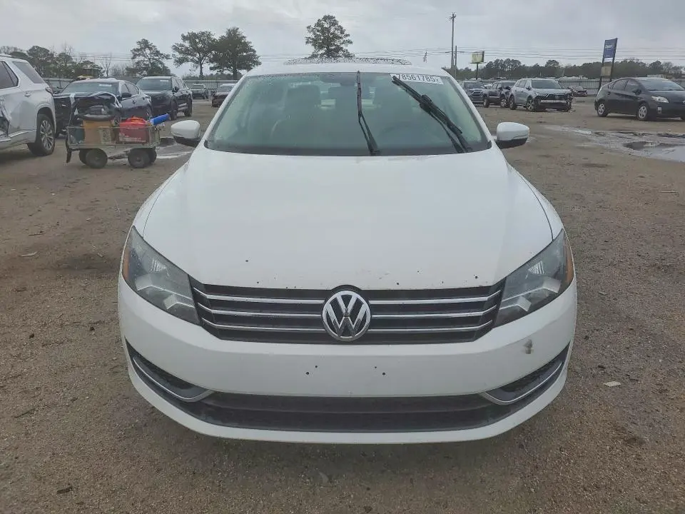 2013 VOLKSWAGEN PASSAT SE  