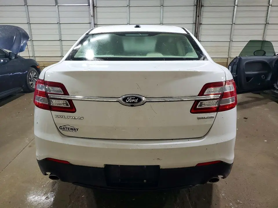 2018 FORD TAURUS SE  