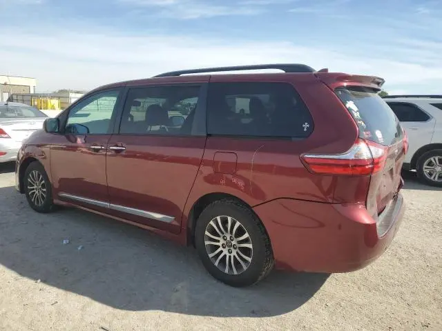 2018 TOYOTA SIENNA XLE