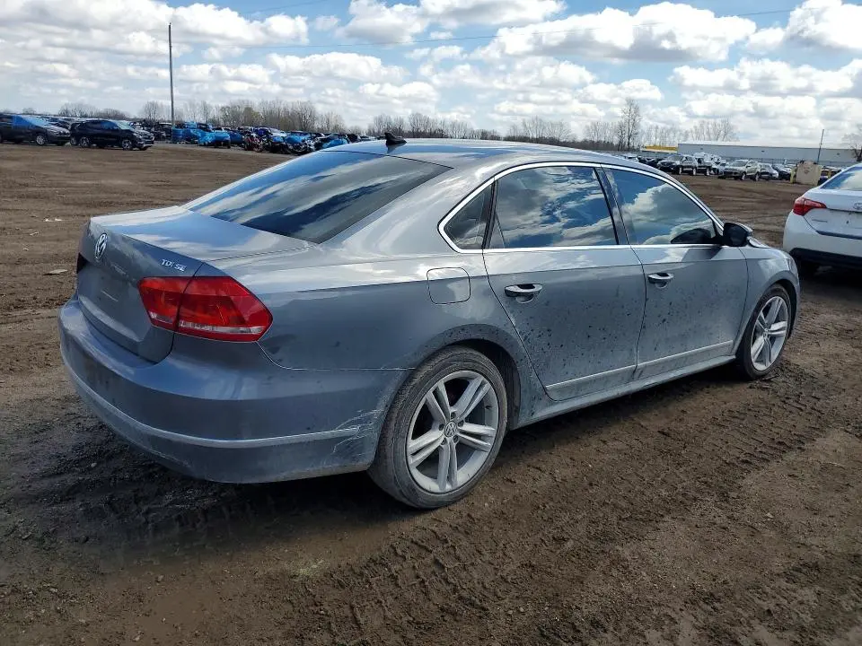 2013 VOLKSWAGEN PASSAT SE  