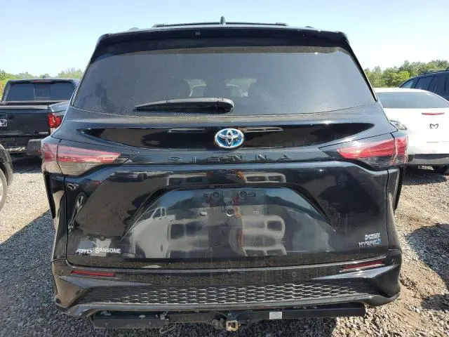 2021 TOYOTA SIENNA XSE  