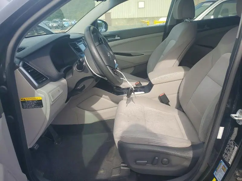 2017 HYUNDAI TUCSON SE  
