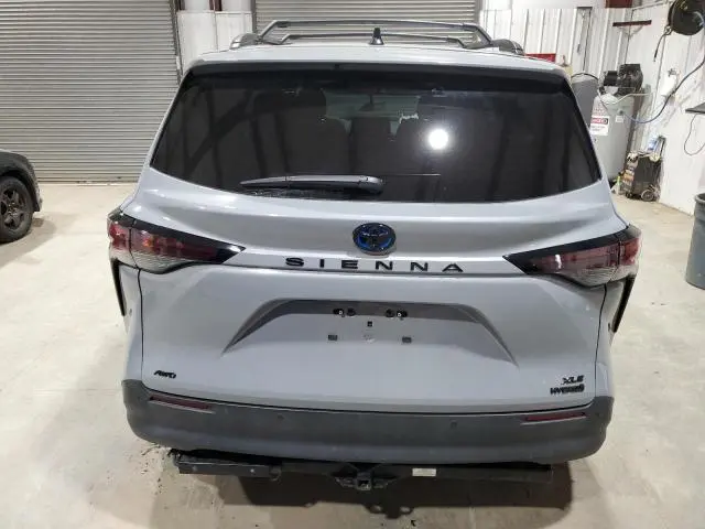 2024 TOYOTA SIENNA XSE  