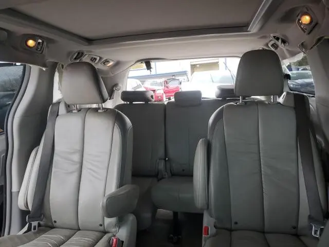 2011 TOYOTA SIENNA XLE  