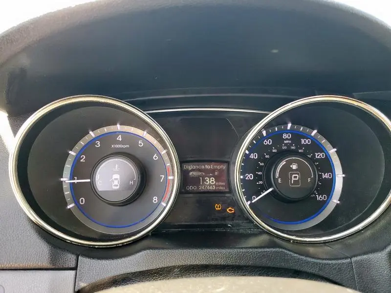 2011 HYUNDAI SONATA SE  