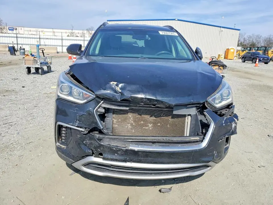 2018 HYUNDAI SANTA FE SE  