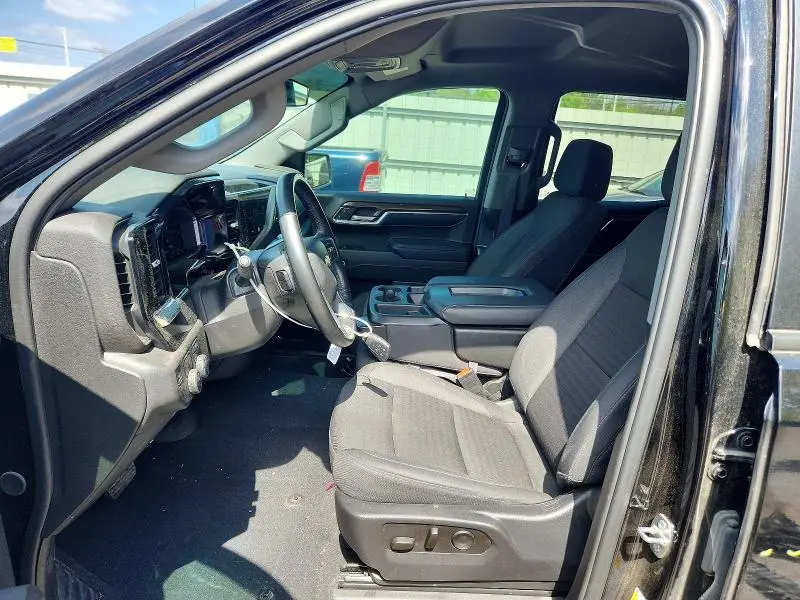 2024 CHEVROLET SILVERADO C1500 LT  