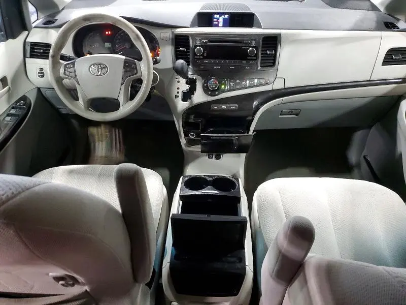 2013 TOYOTA SIENNA LE  