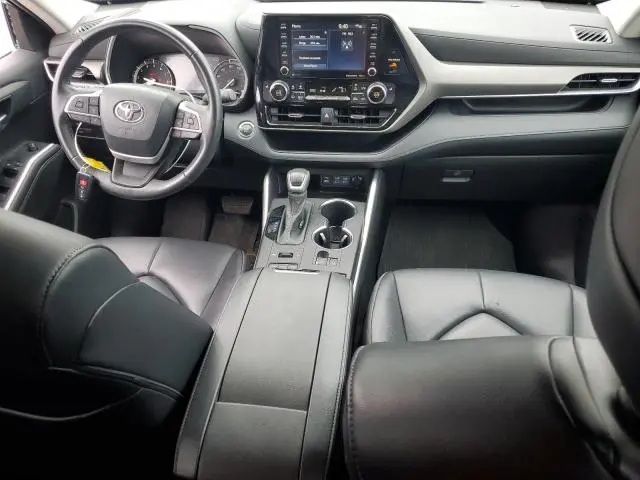 2022 TOYOTA HIGHLANDER XLE  