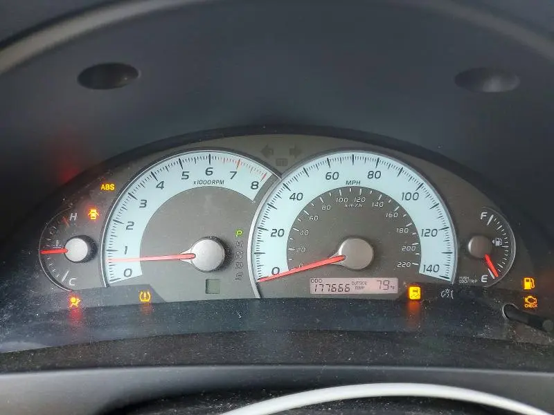 2011 TOYOTA CAMRY SE  