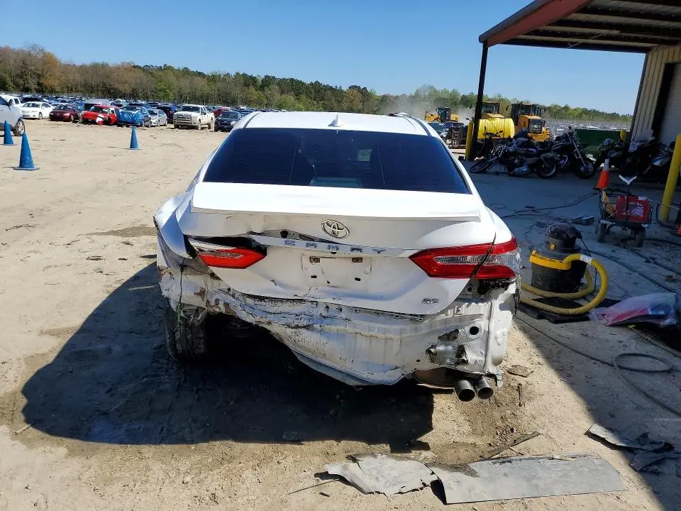 2019 TOYOTA CAMRY SE  
