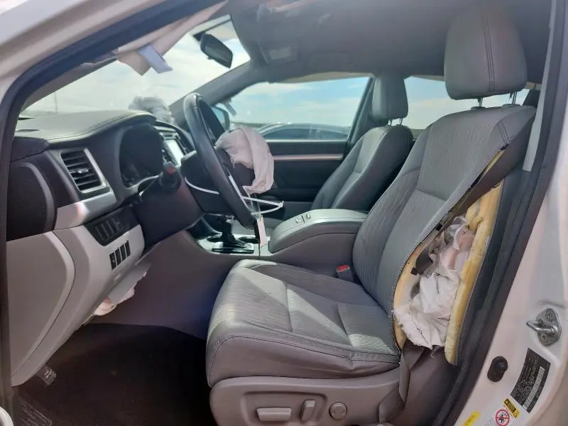 2016 TOYOTA HIGHLANDER LE  